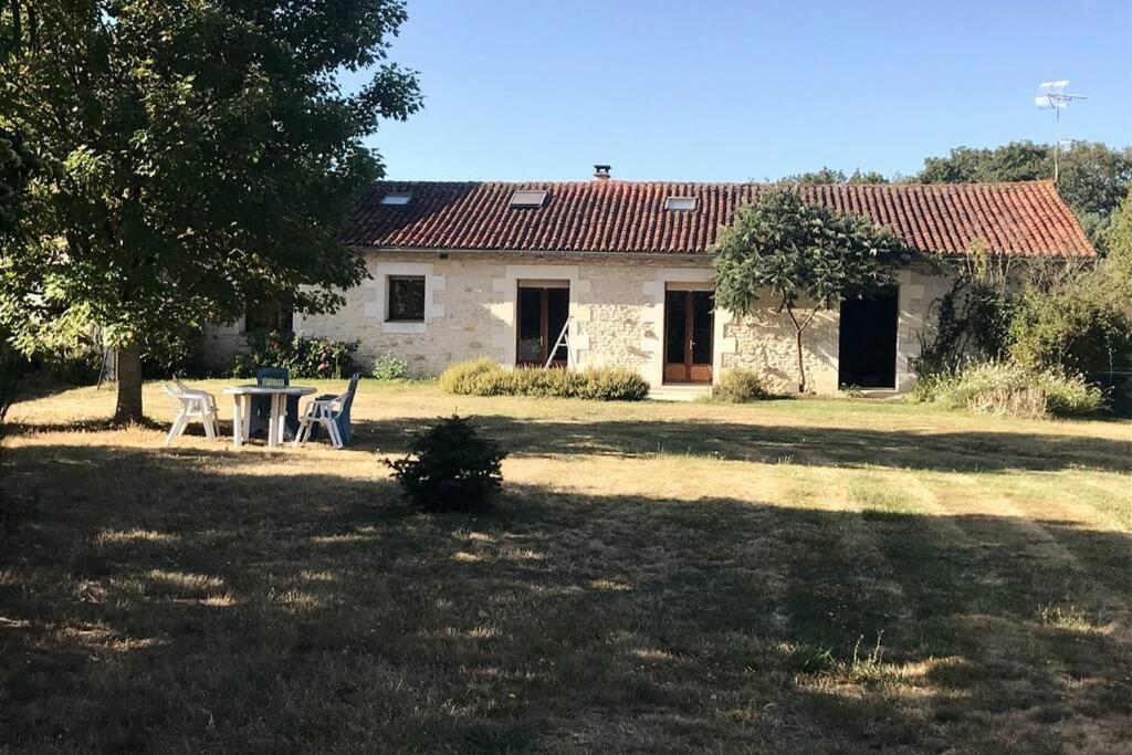 La Fermette Aux Lamas Savigny-Lévescault Екстериор снимка